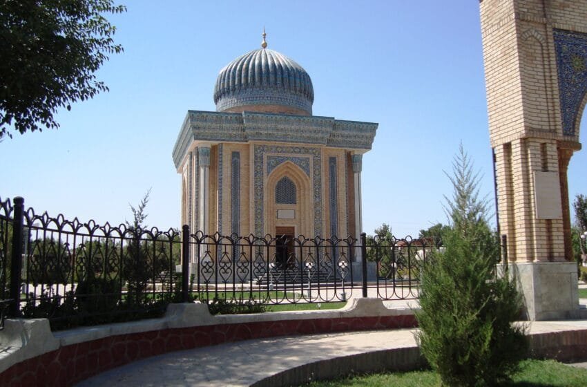 Mausoleum of Abu Mansur al-Maturidi: A 9th-Century Testament to Islamic Scholarship Restored in 2000