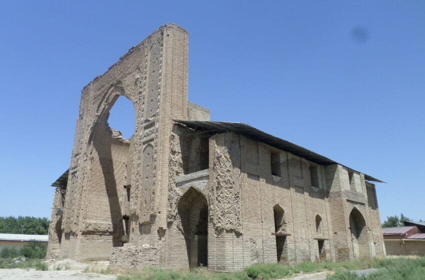 Ishratkhona: A 15th-Century Timurid Architectural Masterpiece in Samarkand with 16 Intricate Domes