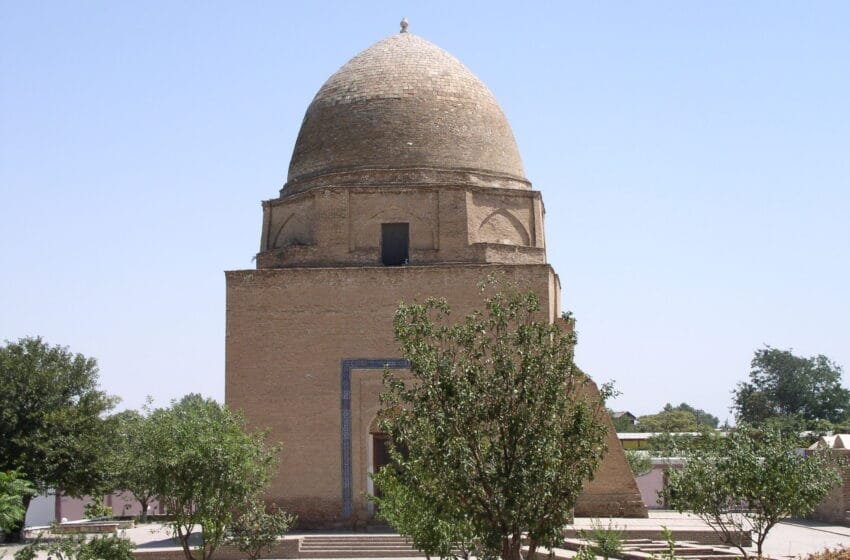  Mausoleum of Rukhabad: A 14th-Century Spiritual Landmark in Samarkand with a 22-Meter Dome
