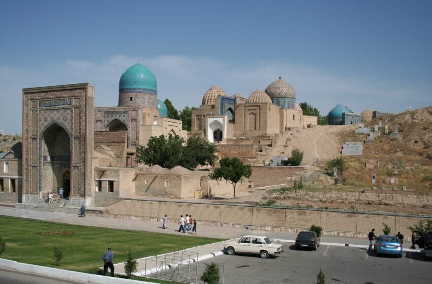  Shah-i-Zinda: A 14th-15th Century Living Monument with Over 20 Mausoleums of Medieval Architecture
