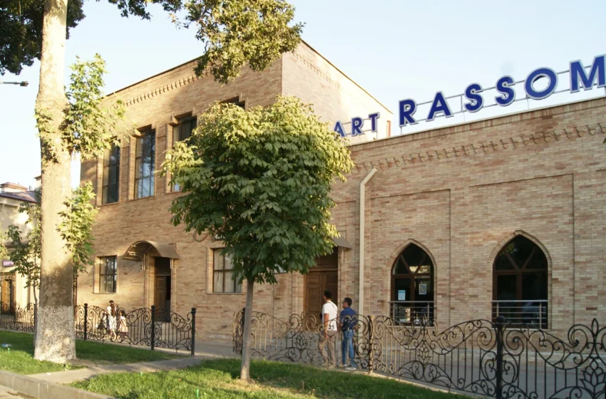  Art Rassom Gallery: A Creative Haven in the Heart of Samarkand Featuring Over 300 Unique Artworks